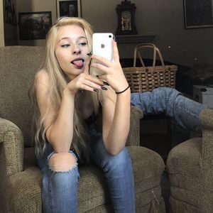 Meet your Posher, Leslie